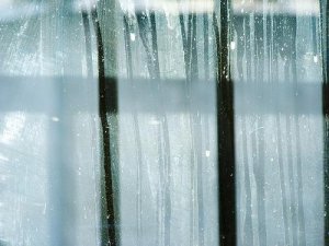 Quand on juge la vie à travers des vitres sales...