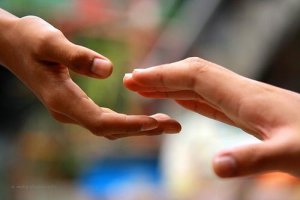 5 clés pour trouver le bonheur en aidant les autres