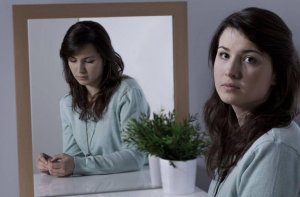 Les attitudes d'une personne qui se sous-estime