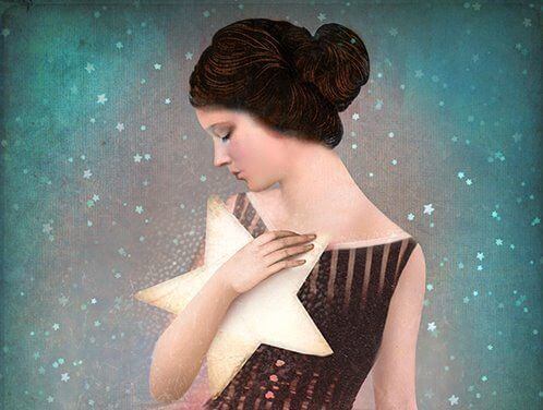 mujer-con-estrella-en-los-brazos