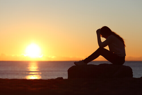 femme coucher de soleil