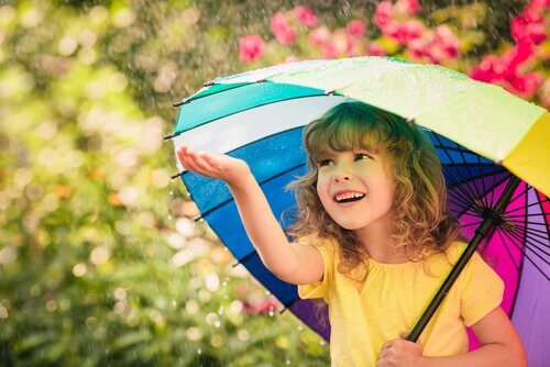 Enfant-heureux-souriant