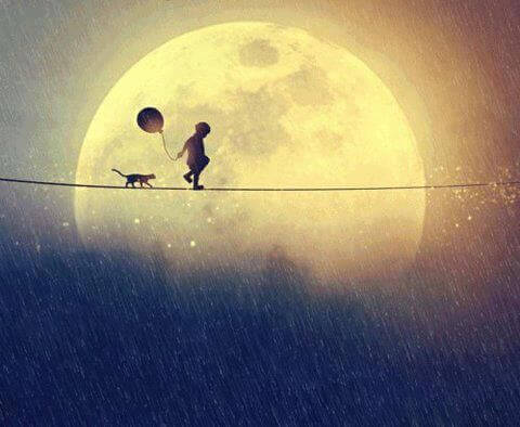 Enfant-marchant-avec-un-chat-et-un-ballon-pres-de-la-lune