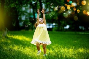 8 façons de vous réconcilier avec votre enfant intérieur et d'être plus heureux
