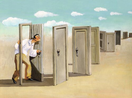 Homme-ouvrant-des-portes