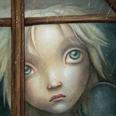 enfant-blond-regardant-par-la-fenetre