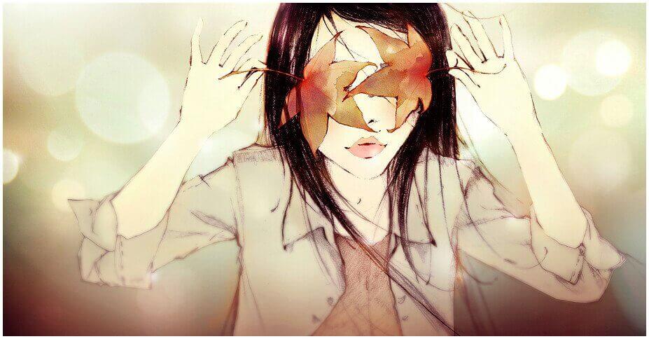 Fille-avec-le-visage-recouvert-d'une-feuille