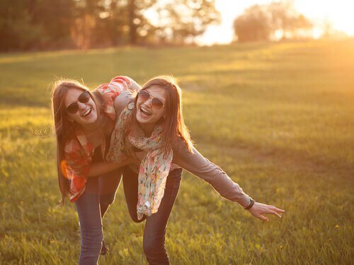 amies heureuses