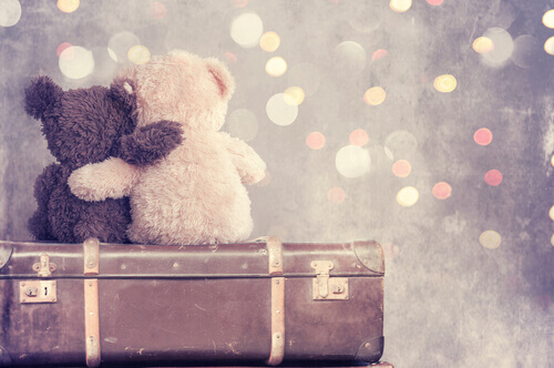deux ours en peluche