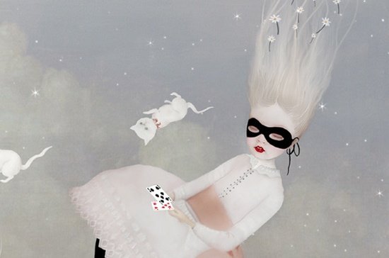 fille avec un masque en train de tomber