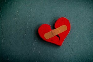 Ma blessure ne se referme pas car elle est faite de points de suspension