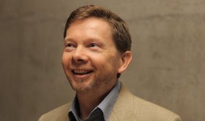 4 phrases d'Eckhart Tolle qui incitent à vivre au présent