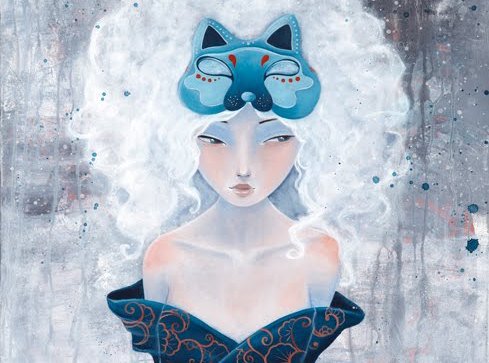 Femme-avec-masque-bleu-sur-la-tete-et-cheveux-blancs-souffrant-des-comparaisons