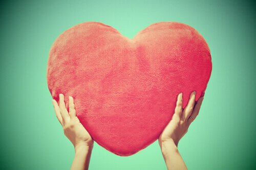 Main-soutenant-un-coeur