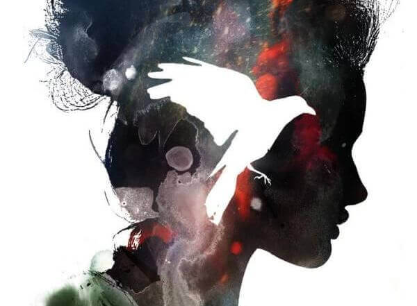 femme avec un oiseau dans la tete