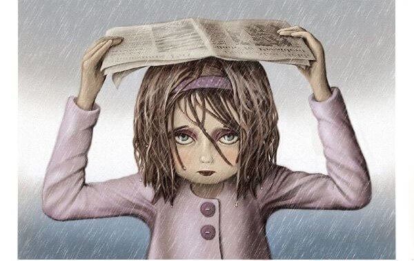 femme se protegeant de la pluie