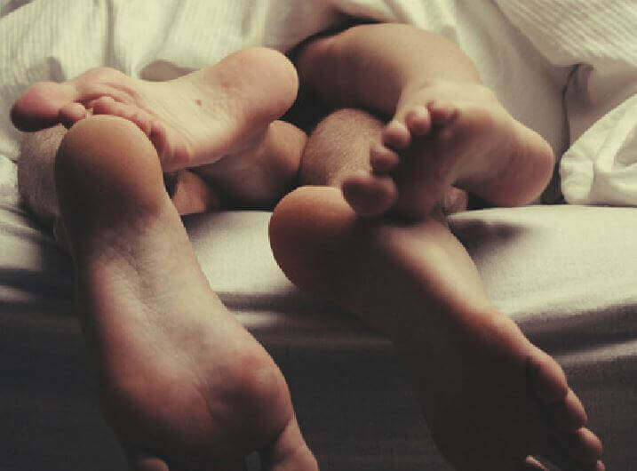 pieds enlaces