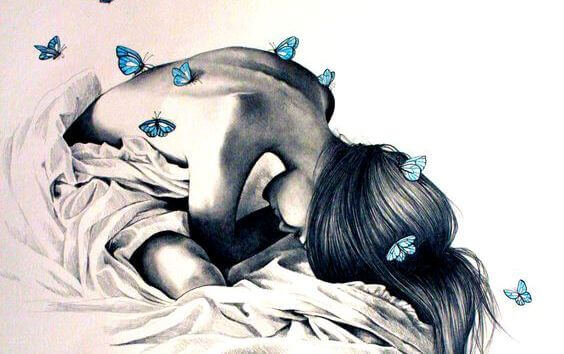 mujer-con-mariposas-en-la-espalda