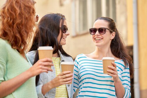 amigas-tomando-cafe