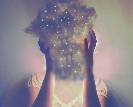Femme-nuage-dans-la-tete