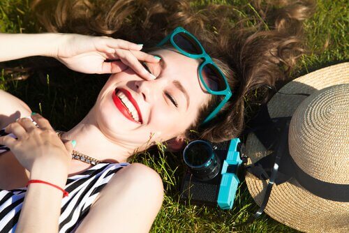 Fille-jeune-heureuse