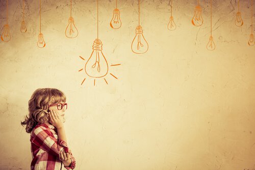 Fille-pensant-a-des-idees