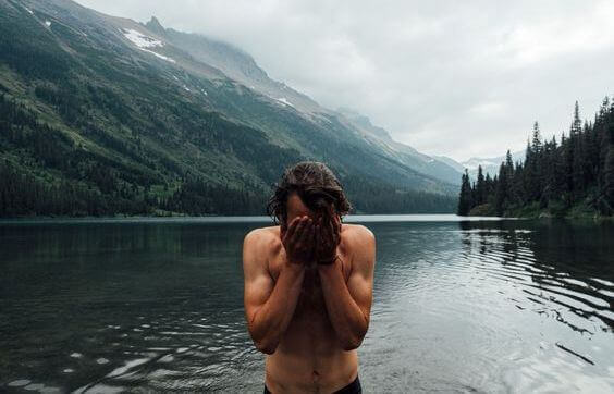Homme-dans-l'eau