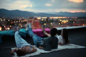 Merci à mes amis qui sont comme ma famille et qui égayent mes journées