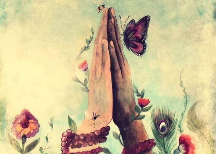 Manos-juntas-con-una-mariposa