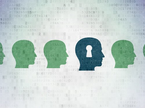 Perfil-de-cabeza-con-cerradura-rodeada-de-otras-cabezas