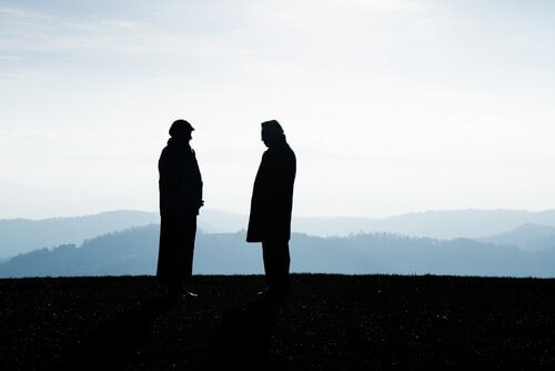 Deux-hommes-dans-le-champ