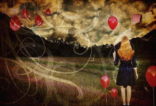 Femme-globe-regardant-le-paysage