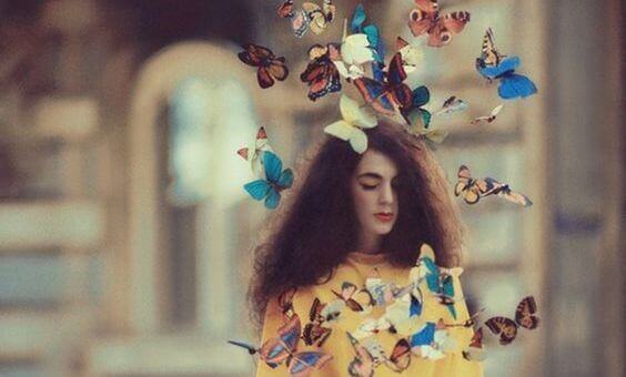 Fille-et-papillons