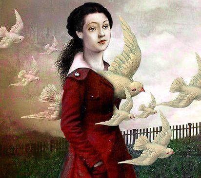 femme-a-la-colombe-pensant-a-ceux-qui-la-critiquent