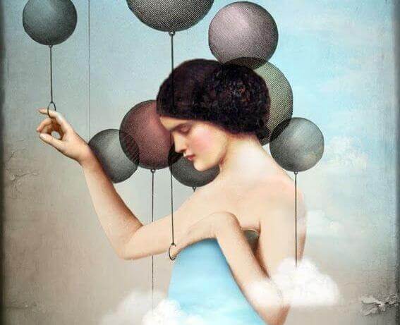 femme-avec-un-globe-pensant-a-ceux-qui-critiquent-les-autres