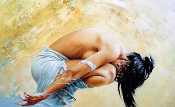 femme-penchee-pensant-a-ce-qu-elle-aime