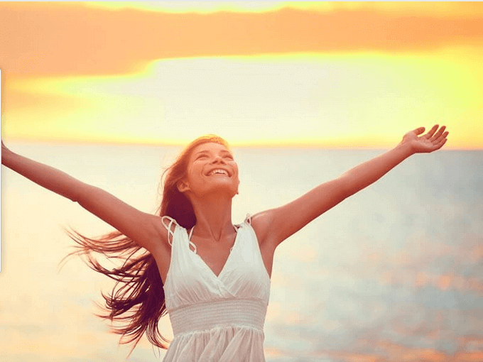 fille-heureuse-present