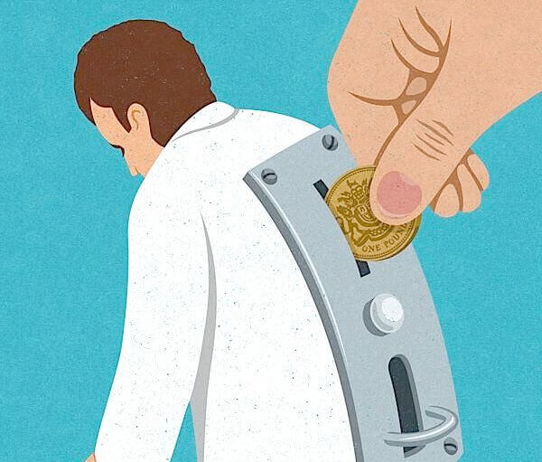 hombre-máquina-con-ranura-para-introducir-dinero