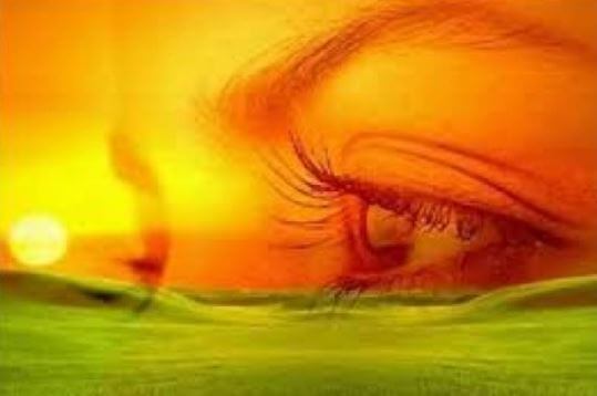 ojo-reflejo-naranja-verde