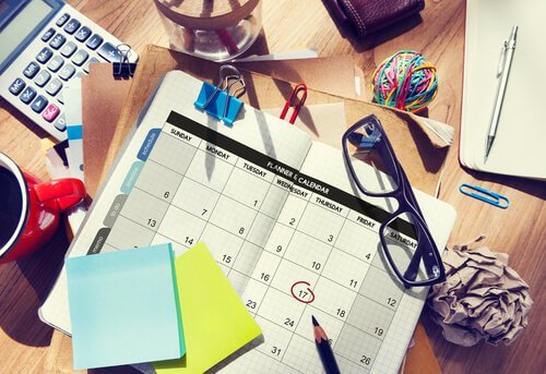 Bureau-agenda-lunettes-notes
