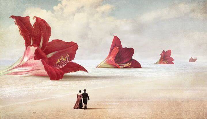 Couple-se-promenant-dans-les-fleurs-geantes-e1451859642439
