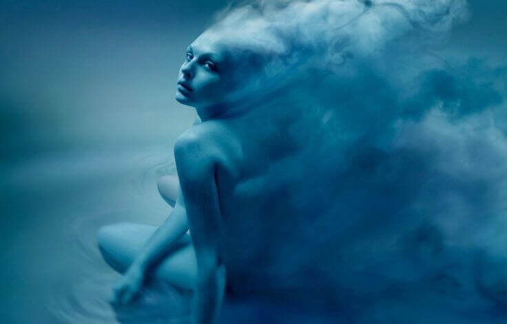 mujer-azul
