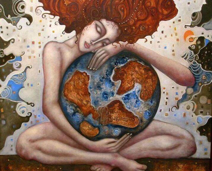 femme-embrassant-le-monde