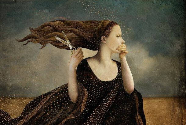 femme-se-coupant-les-cheveux