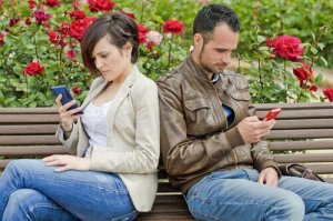Les réseaux sociaux peuvent être la cause d'une rupture de couple