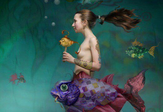 femme-ocean-avec-poissons
