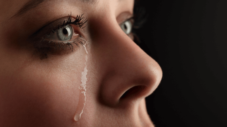 femme-pleurant