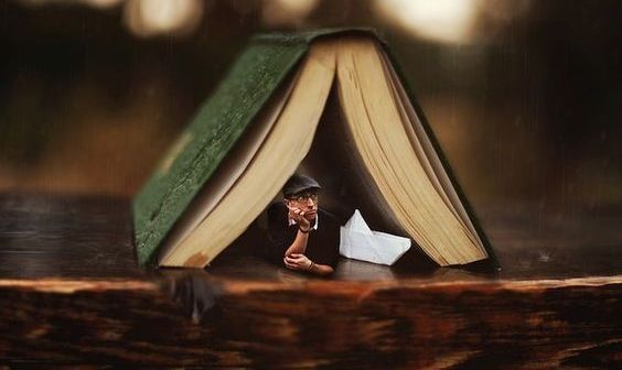 hombre-en-un-libro