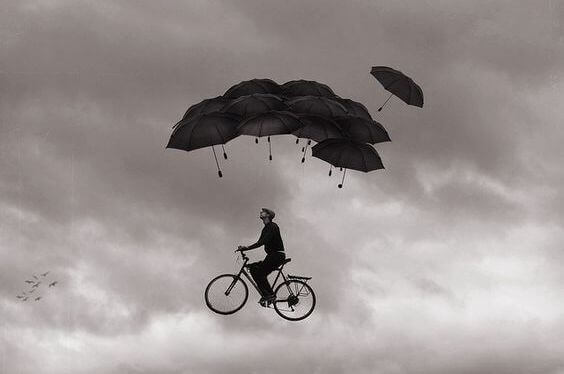 hombre-volando-en-bici
