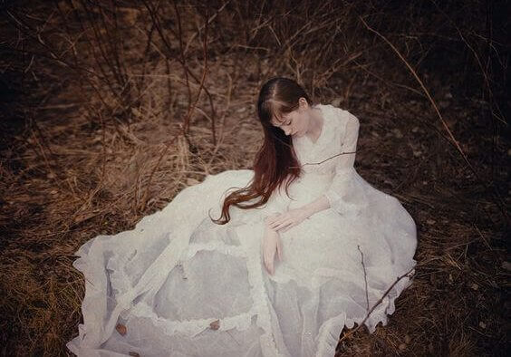 femme-robe-blanche